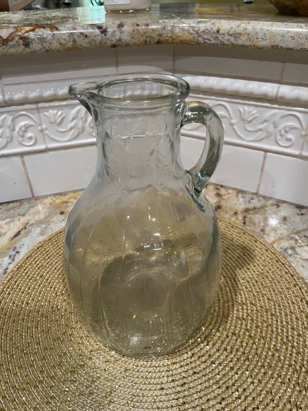 White House Vinegar Clear Glass Pitcher with Handle - Classic Beverage Server